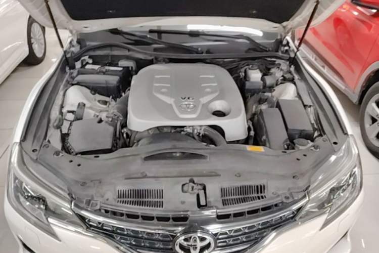 Used Toyota Reiz 2013 2.5S Elite Edition Engine Bay