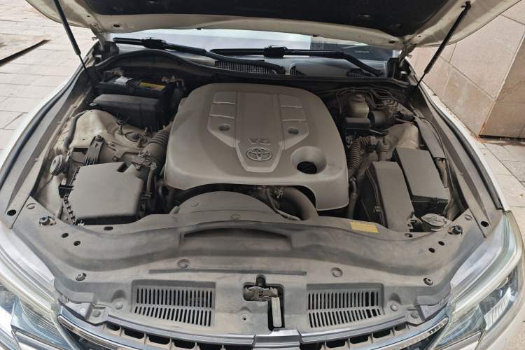 Used Toyota Reiz 2013 2.5V Elite Edition Engine Bay