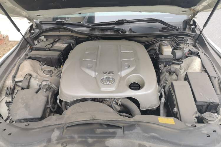 Used Toyota Reiz 2013 2.5V Elite Edition Engine Bay