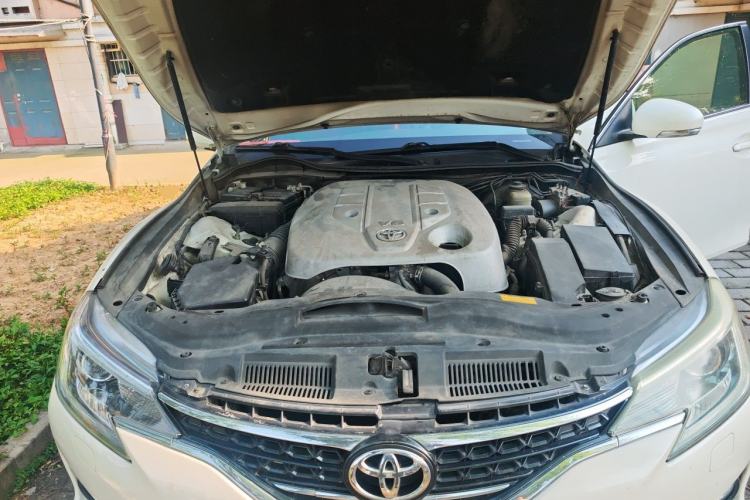 Used Toyota Reiz 2013 2.5V Elite Edition Engine Bay