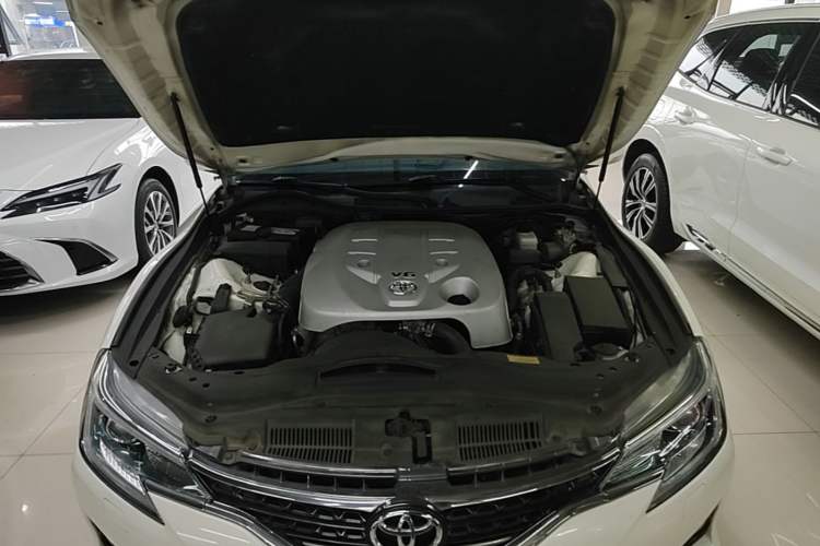 Used Toyota Reiz 2013 2.5S Elite Edition Engine Bay