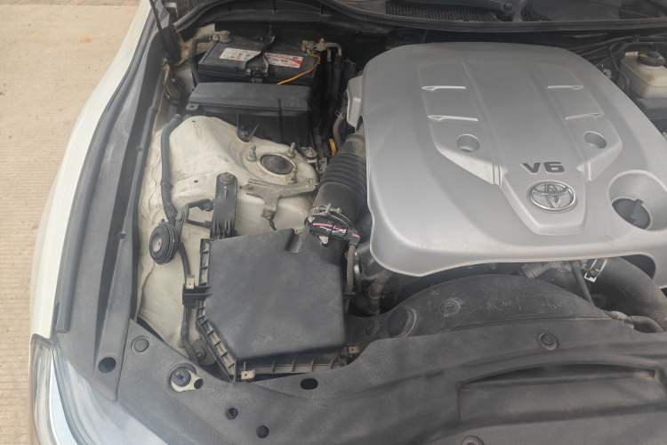 Used Toyota Reiz 2013 2.5S Elite Edition Engine Bay Right