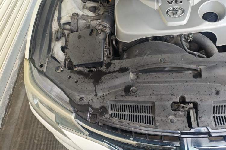 Used Toyota Reiz 2013 2.5S Elite Edition Engine Bay Right