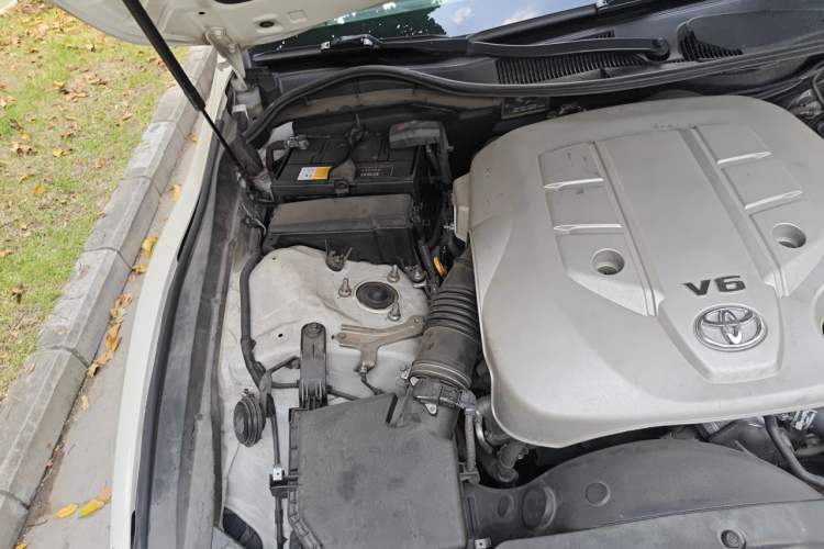 Used Toyota Reiz 2013 2.5V Shangrui Edition Engine Bay Right