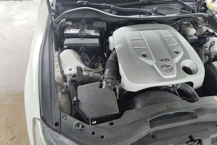 Used Toyota Reiz 2013 2.5V Elite Edition Engine Bay Right