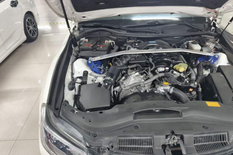 Used Toyota Reiz 2013 2.5S Elite Edition Engine Bay Right