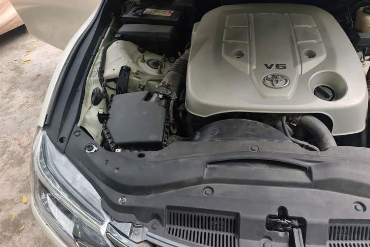 Used Toyota Reiz 2013 2.5S Elite Edition Engine Bay Right