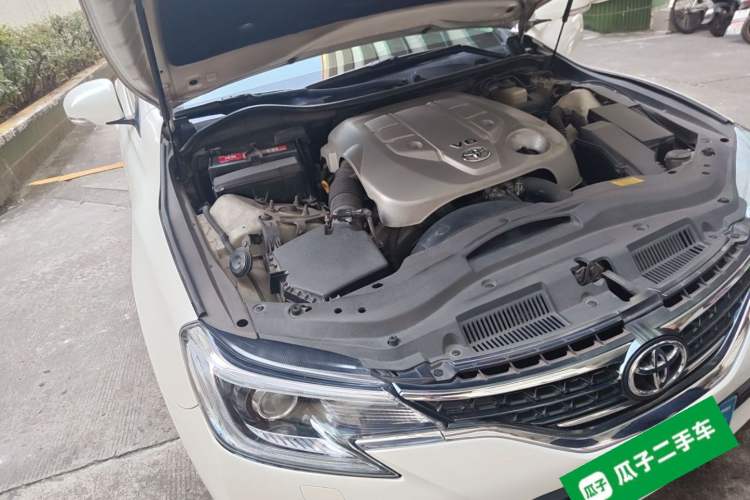 Used Toyota Reiz 2013 2.5S Elite Edition Engine Bay Right