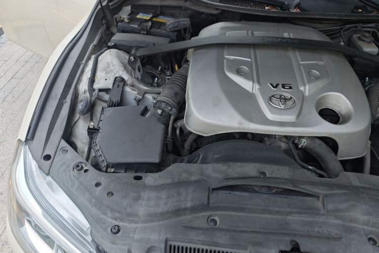Used Toyota Reiz 2013 2.5V Shangrui Edition Engine Bay Right