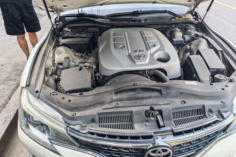 Used Toyota Reiz 2013 2.5V Shangrui Edition Engine Bay Right