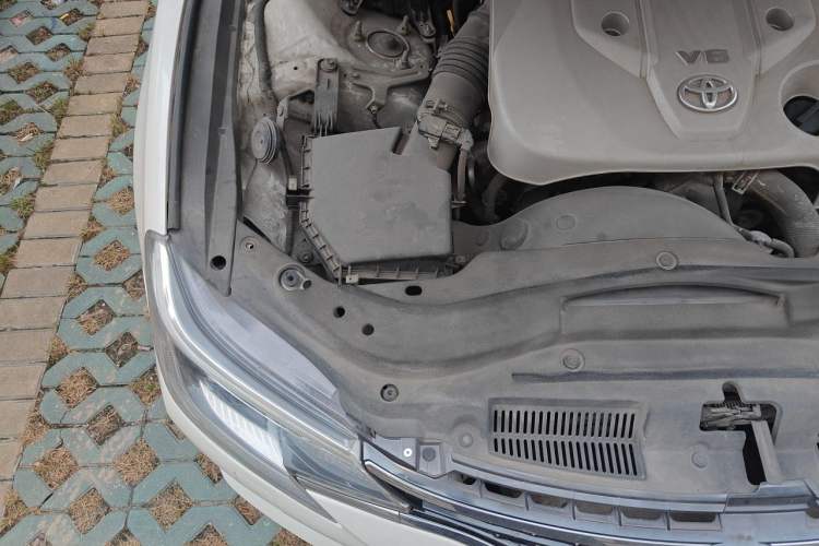 Used Toyota Reiz 2013 2.5S Elite Edition Engine Bay Right