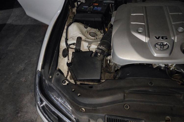 Used Toyota Reiz 2013 2.5S Elite Edition Engine Bay Right