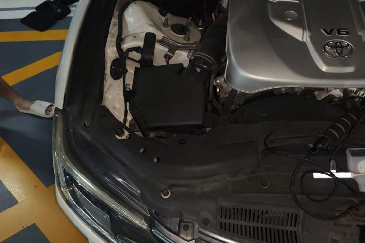 Used Toyota Reiz 2013 2.5V Shangrui Edition Engine Bay Right