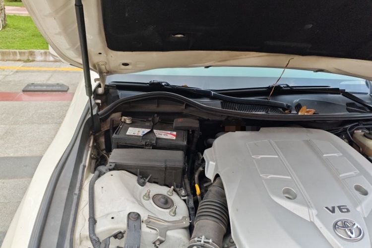 Used Toyota Reiz 2013 2.5S Elite Edition Engine Bay Right