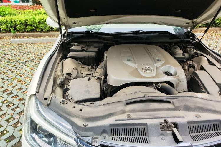 Used Toyota Reiz 2013 2.5S Elite Edition Engine Bay Right