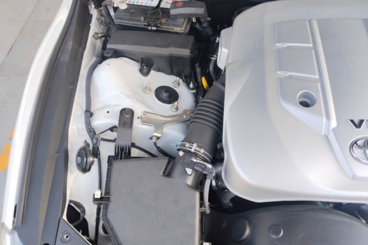 Used Toyota Reiz 2013 2.5V Shangrui Edition Engine Bay Right