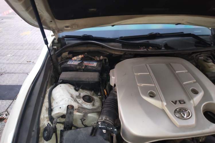 Used Toyota Reiz 2013 2.5V Elite Edition Engine Bay Right