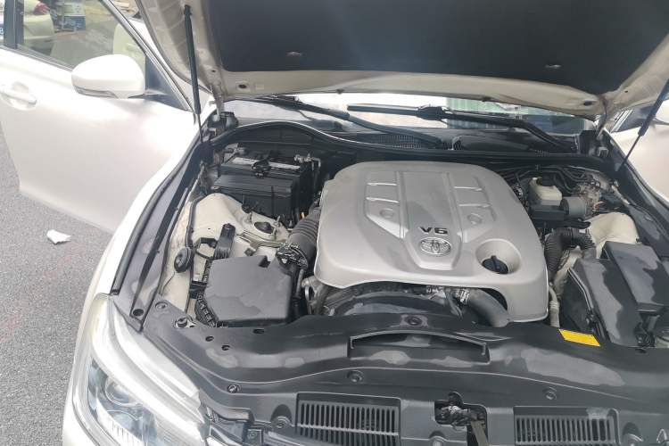 Used Toyota Reiz 2013 2.5V Elite Edition Engine Bay Right
