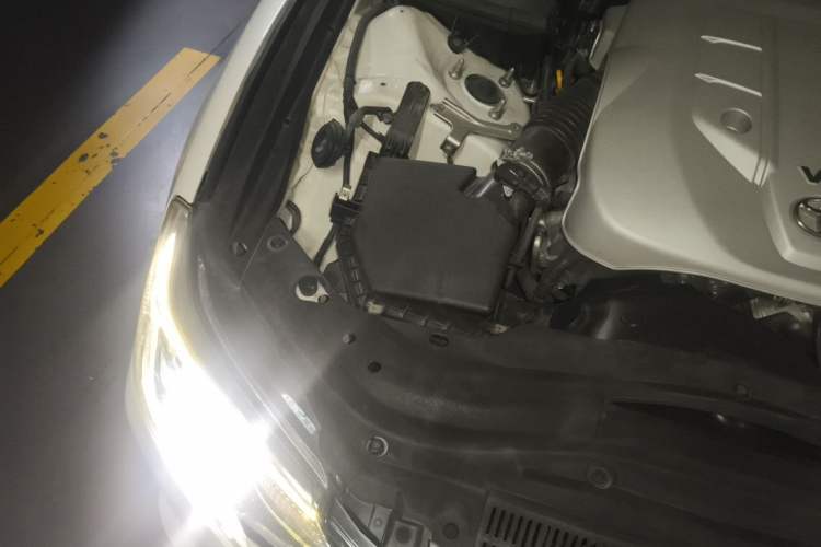 Used Toyota Reiz 2013 2.5V Shangrui Edition Engine Bay Right
