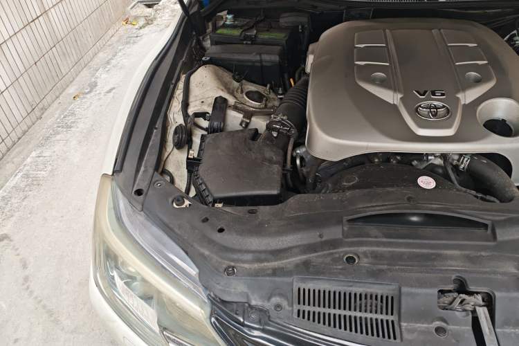 Used Toyota Reiz 2013 2.5S Elite Edition Engine Bay Right