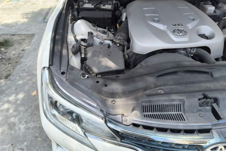Used Toyota Reiz 2013 2.5V Luxury Navigation Edition Engine Bay Right
