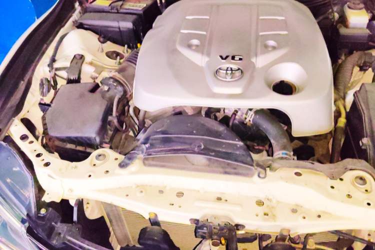 Used Toyota Reiz 2013 2.5V Shangrui Edition Engine Bay Right