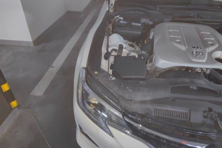 Used Toyota Reiz 2013 2.5V Elite Edition Engine Bay Right