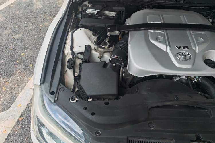 Used Toyota Reiz 2013 2.5S Elite Edition Engine Bay Right