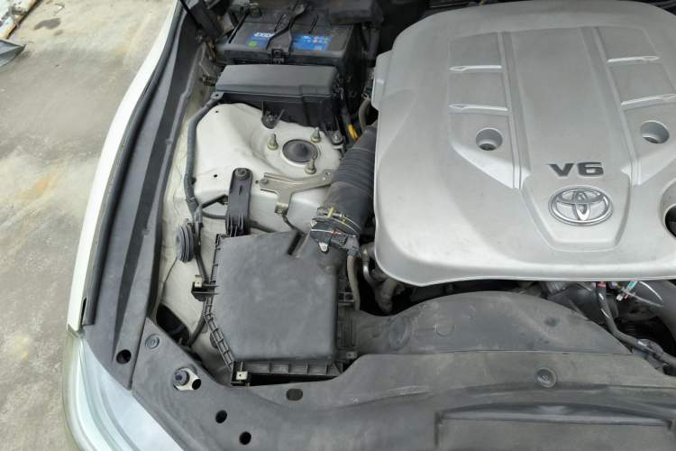 Used Toyota Reiz 2013 2.5V Elite Edition Engine Bay Right