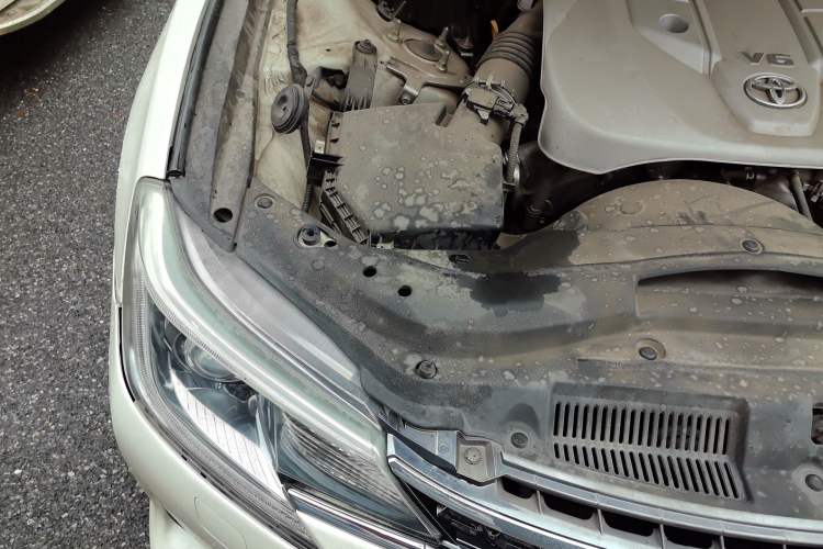 Used Toyota Reiz 2013 2.5V Elite Edition Engine Bay Right