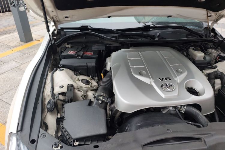Used Toyota Reiz 2013 2.5S Elite Edition Engine Bay Right