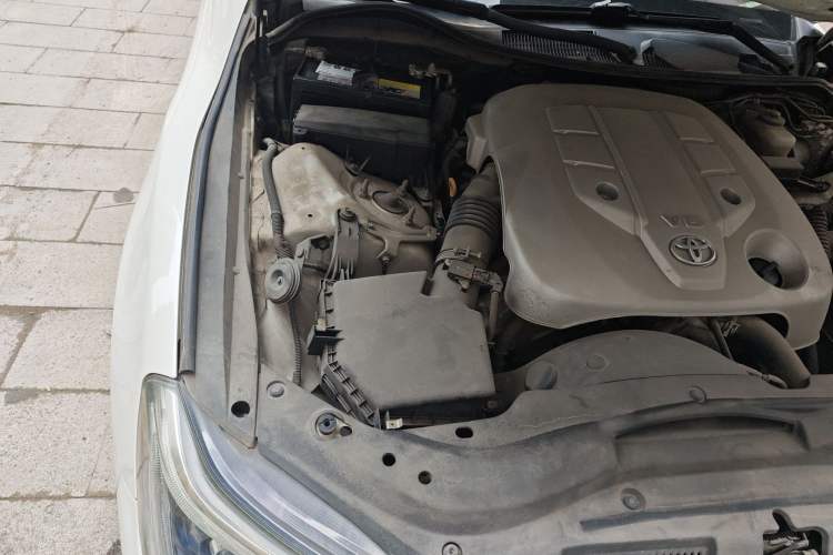 Used Toyota Reiz 2013 2.5V Elite Edition Engine Bay Right