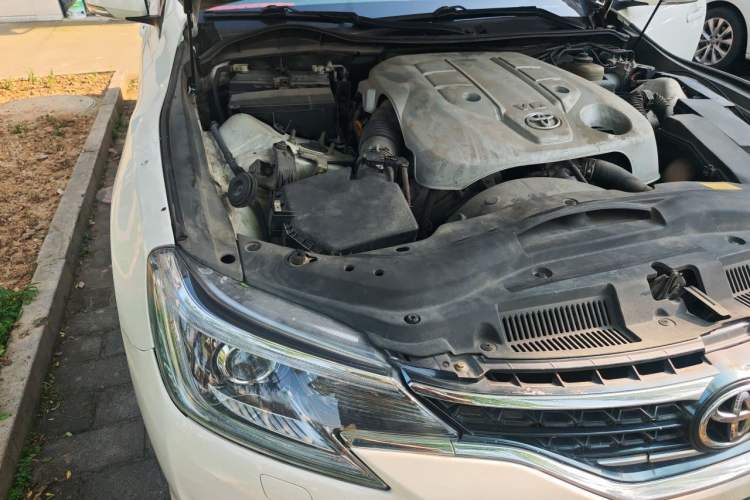 Used Toyota Reiz 2013 2.5V Elite Edition Engine Bay Right