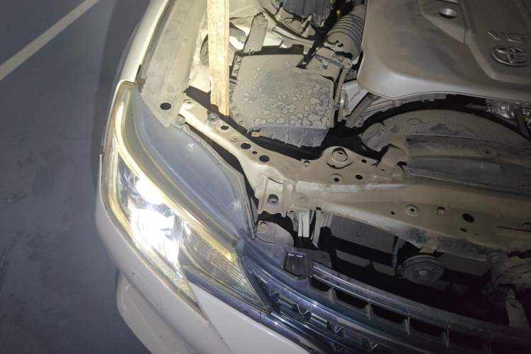 Used Toyota Reiz 2013 2.5V Shangrui Edition Engine Bay Right