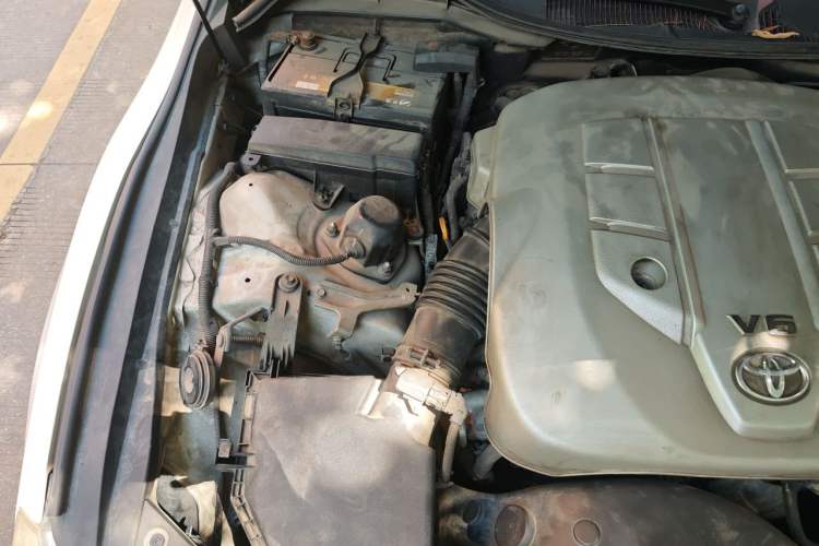 Used Toyota Reiz 2013 2.5V Luxury Navigation Edition Engine Bay Right