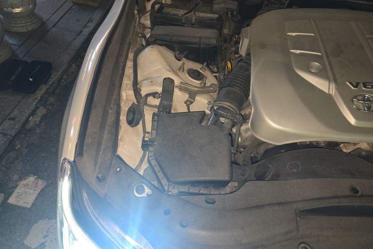 Used Toyota Reiz 2013 2.5V Shangrui Edition Engine Bay Right