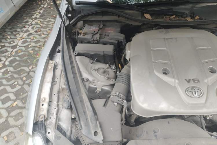 Used Toyota Reiz 2013 2.5V Elite Edition Engine Bay Right