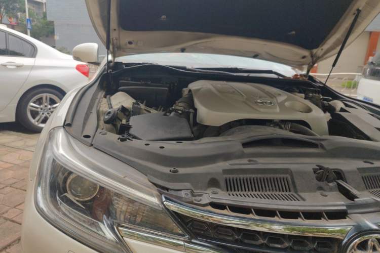 Used Toyota Reiz 2013 2.5V Shangrui Edition Engine Bay Right