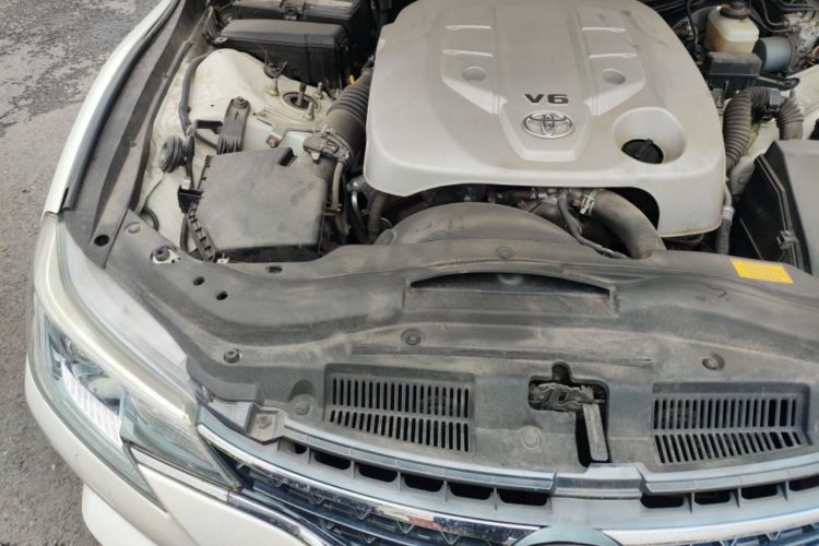 Used Toyota Reiz 2013 2.5V Shangrui Edition Engine Bay Right