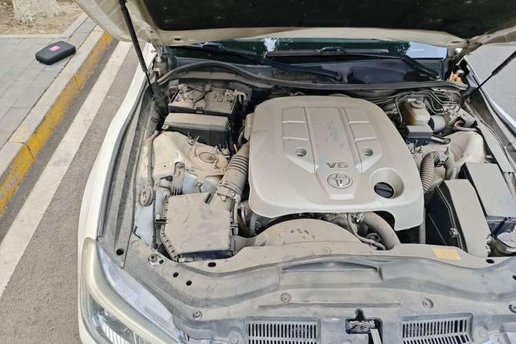 Used Toyota Reiz 2013 2.5V Elite Edition Engine Bay Right
