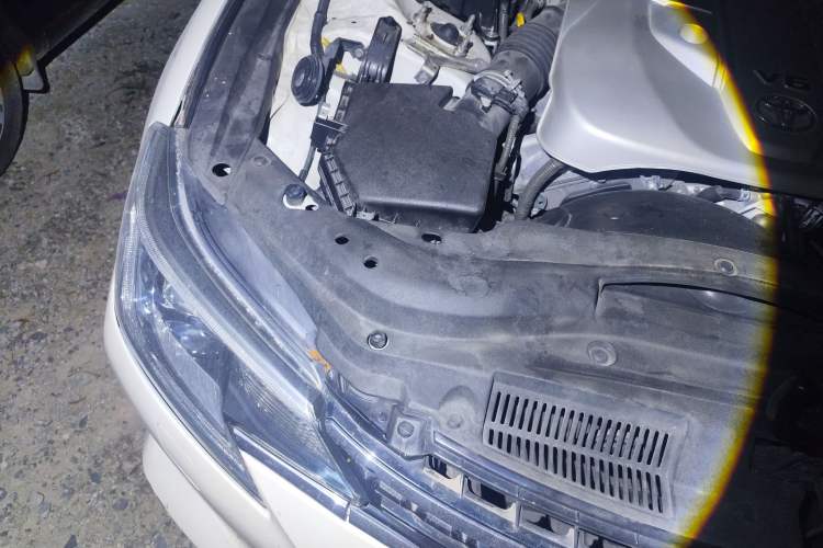 Used Toyota Reiz 2013 2.5V Shangrui Edition Engine Bay Right