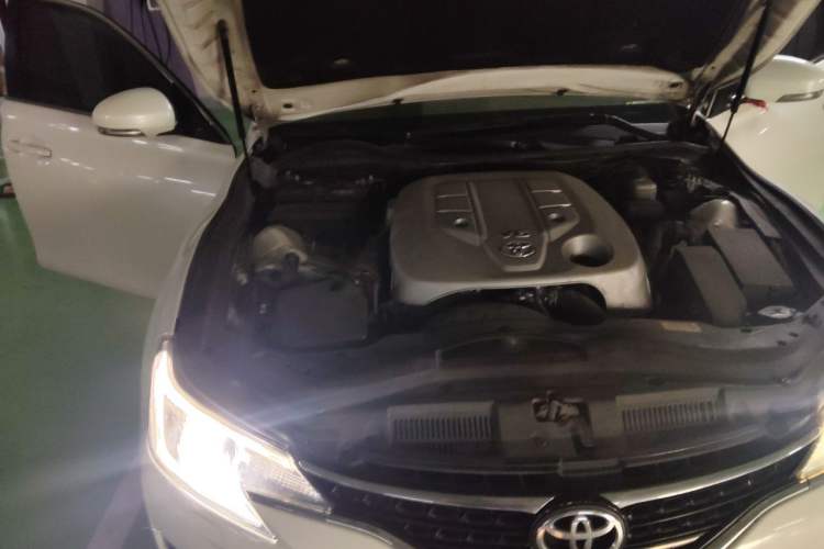 Used Toyota Reiz 2013 2.5V Shangrui Edition Engine Bay Right