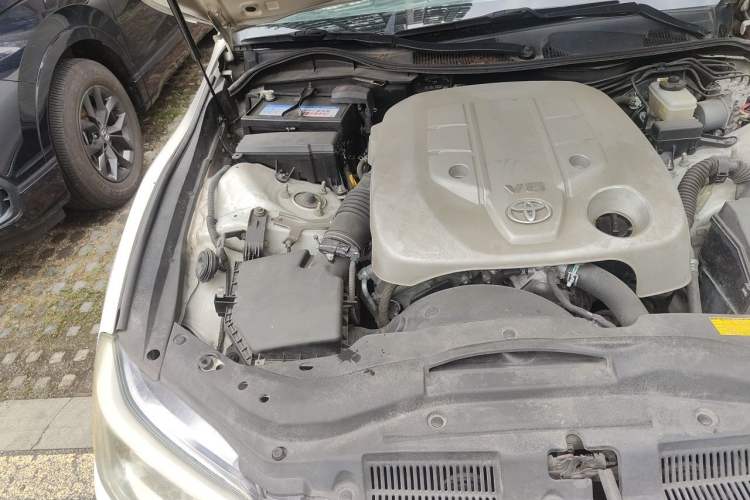 Used Toyota Reiz 2013 2.5V Shangrui Edition Engine Bay Right