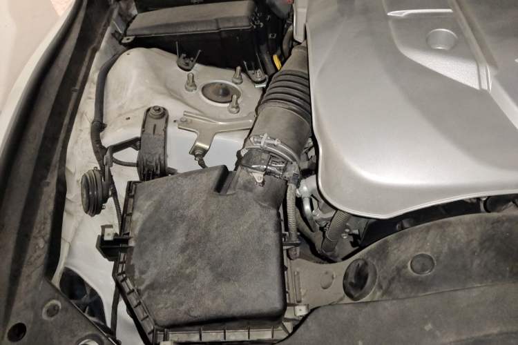 Used Toyota Reiz 2013 2.5V Elite Edition Engine Bay Right