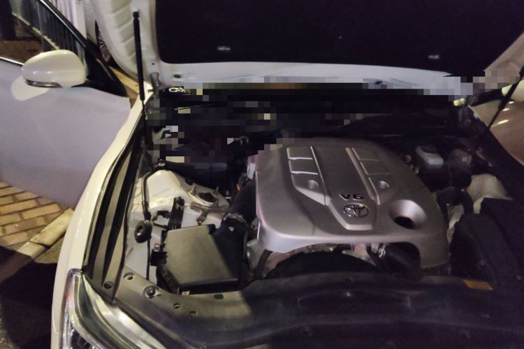 Used Toyota Reiz 2013 2.5S Elite Edition Engine Bay Right