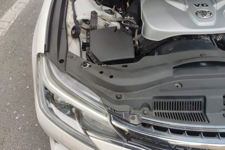 Used Toyota Reiz 2013 2.5V Shangrui Edition Engine Bay Right