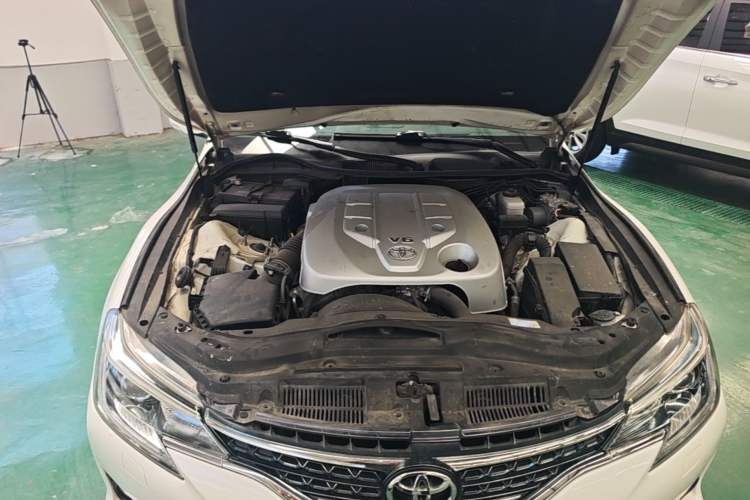 Used Toyota Reiz 2013 2.5S Elite Edition Engine Bay Right
