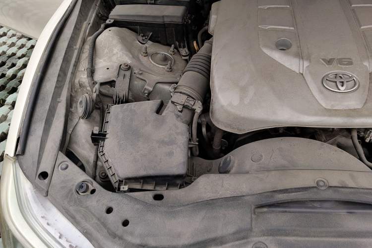Used Toyota Reiz 2013 2.5V Elite Edition Engine Bay Right