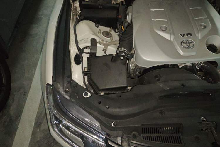 Used Toyota Reiz 2013 2.5S Elite Edition Engine Bay Right