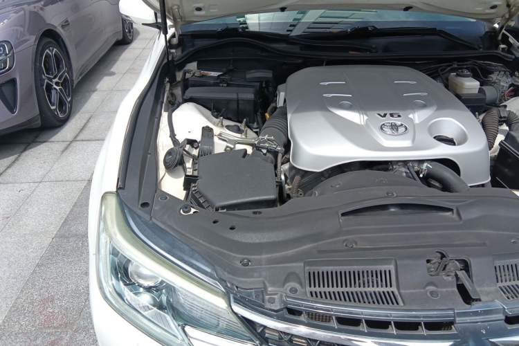 Used Toyota Reiz 2013 2.5V Elite Edition Engine Bay Right
